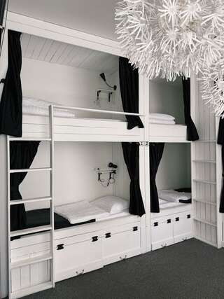 Гостиница KoikaGo Калининград Кровать в общем 6-местном номере Хельсинки (удобства на этаже)-2