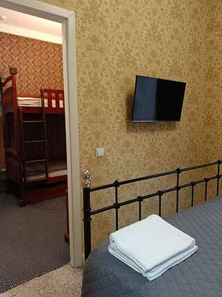 Гостиница KoikaGo Калининград Четырехместный номер с ванной-3